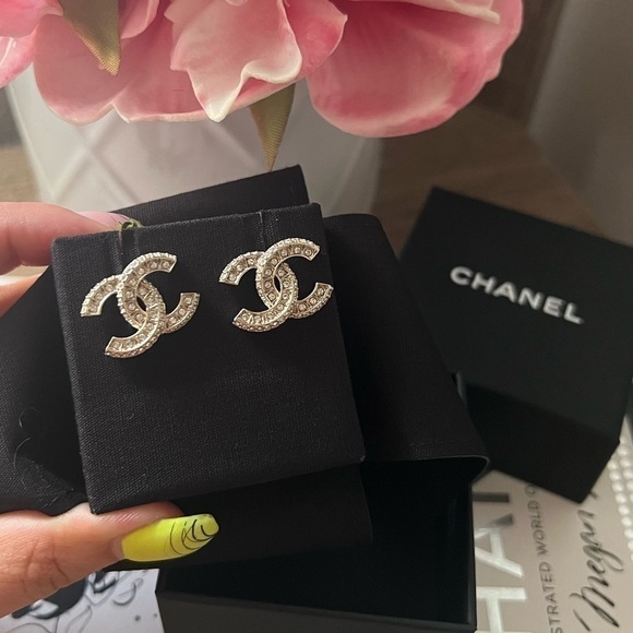 CHANEL Classic Gold CC Crystals Stud Earrings - AUTH - Picture 6 of 7